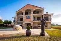 Rural Mies De 4* Rubayo